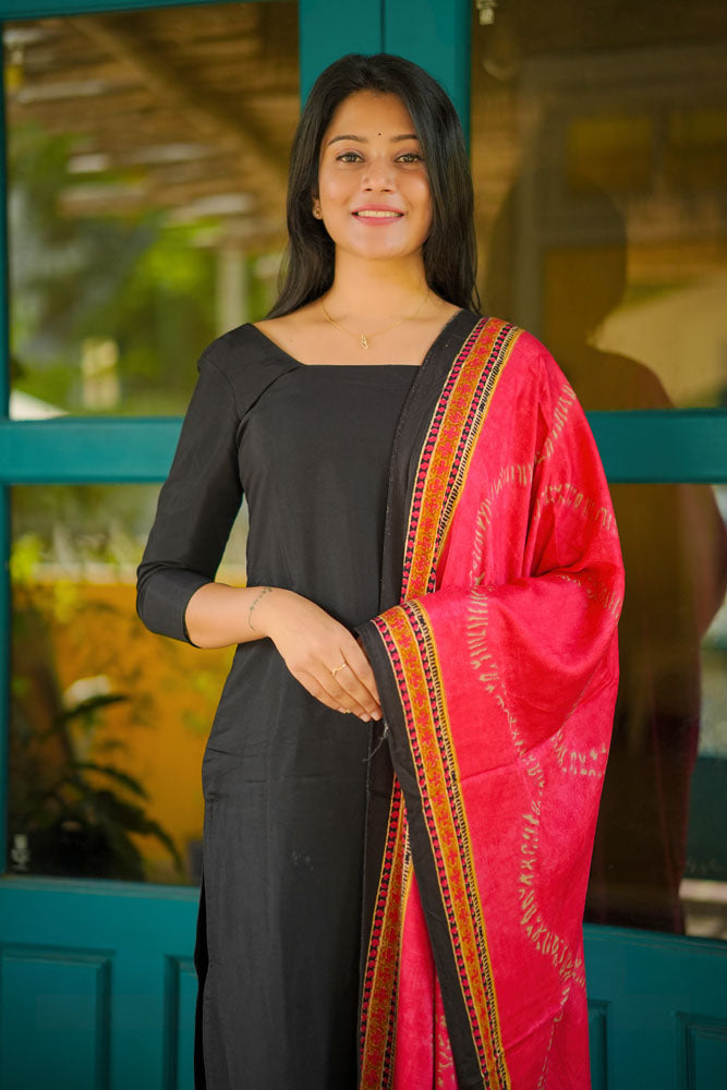 Black kurti with Pink dupatta