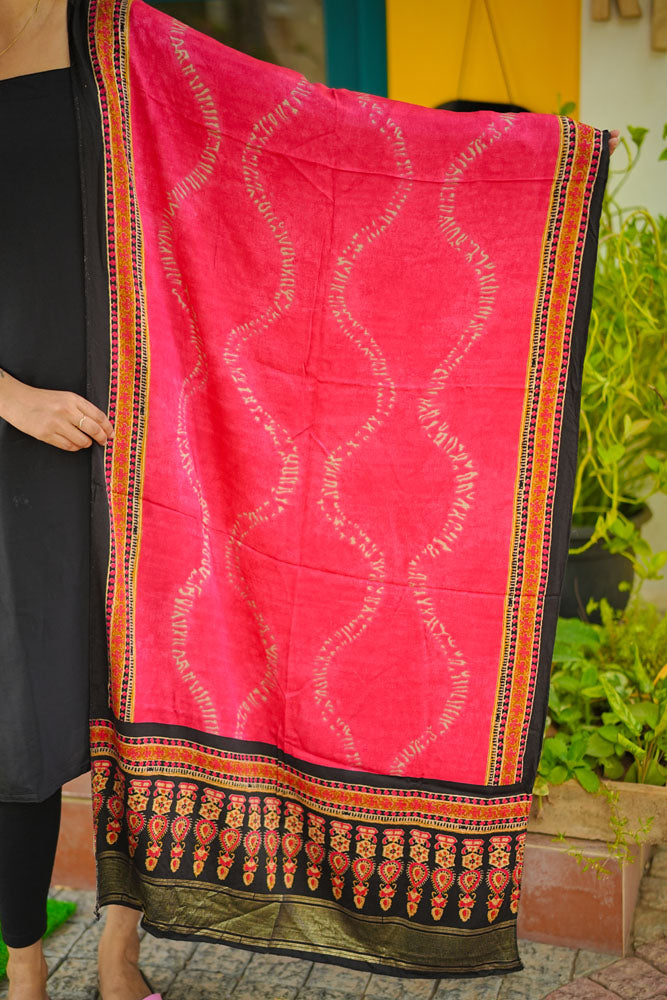 Black kurti with Pink dupatta