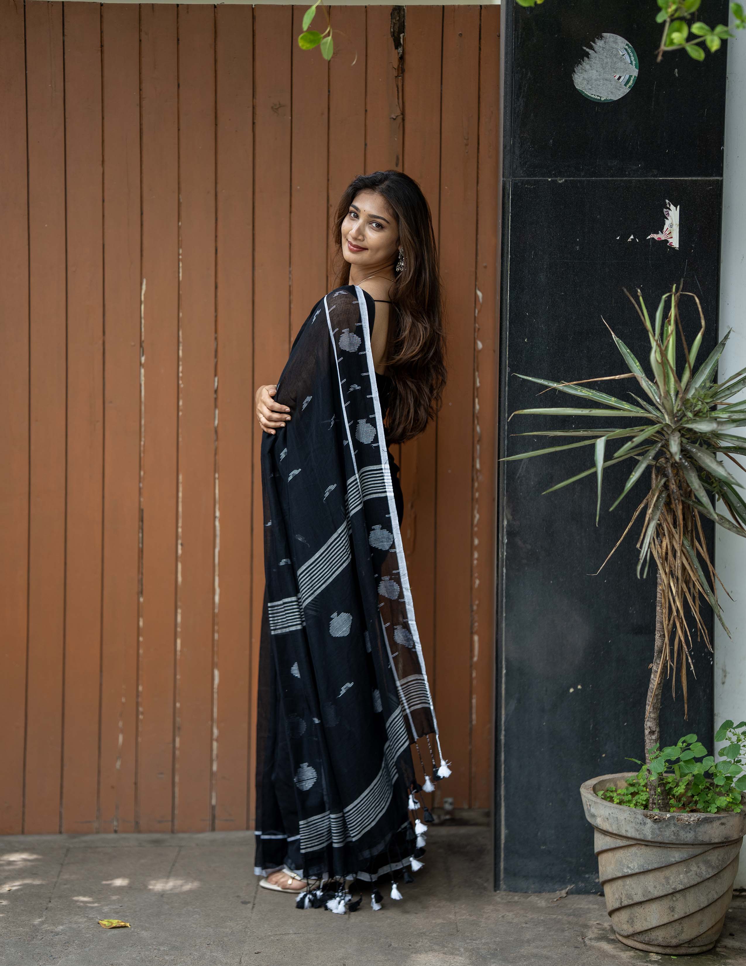 Midnight Elegance — Black Handloom Saree