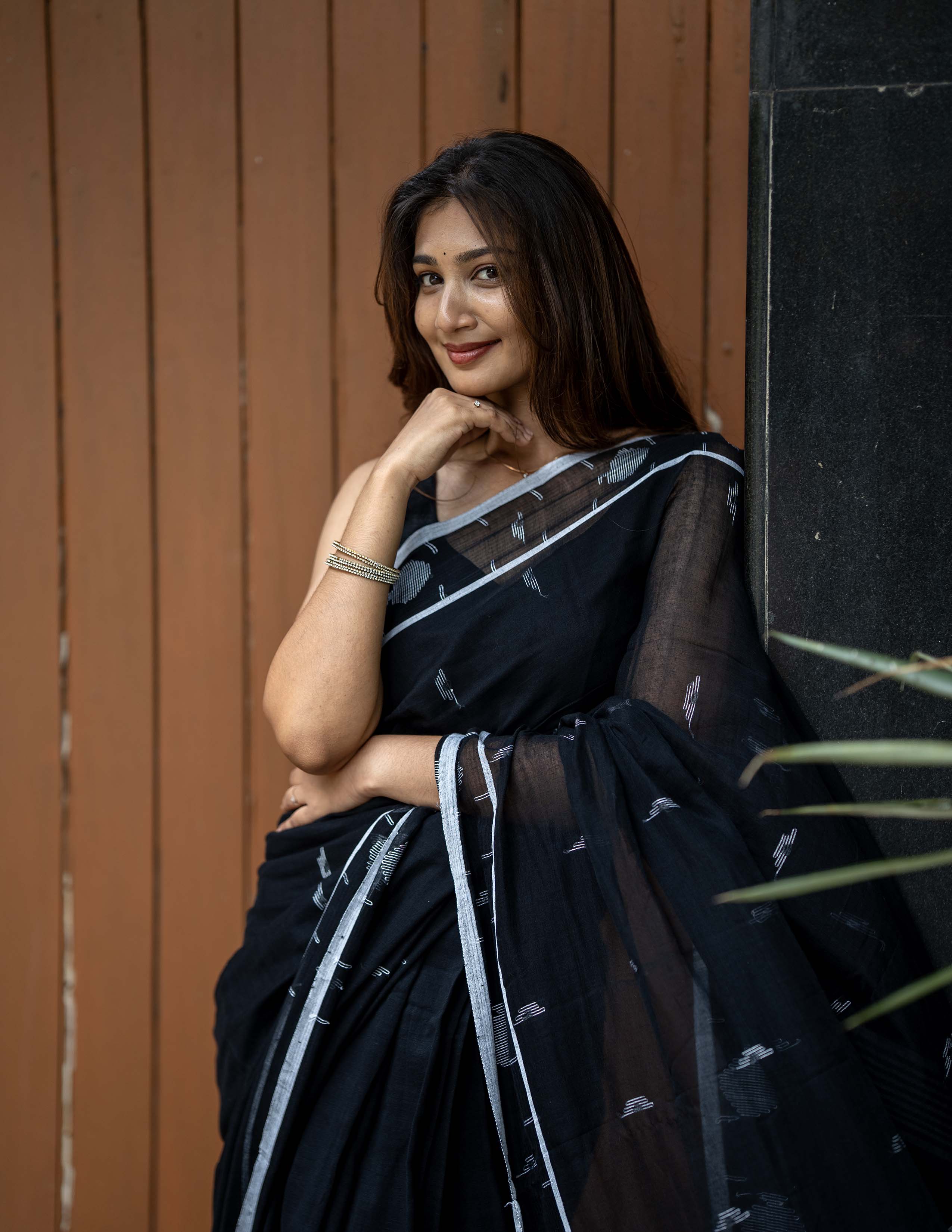 Midnight Elegance — Black Handloom Saree