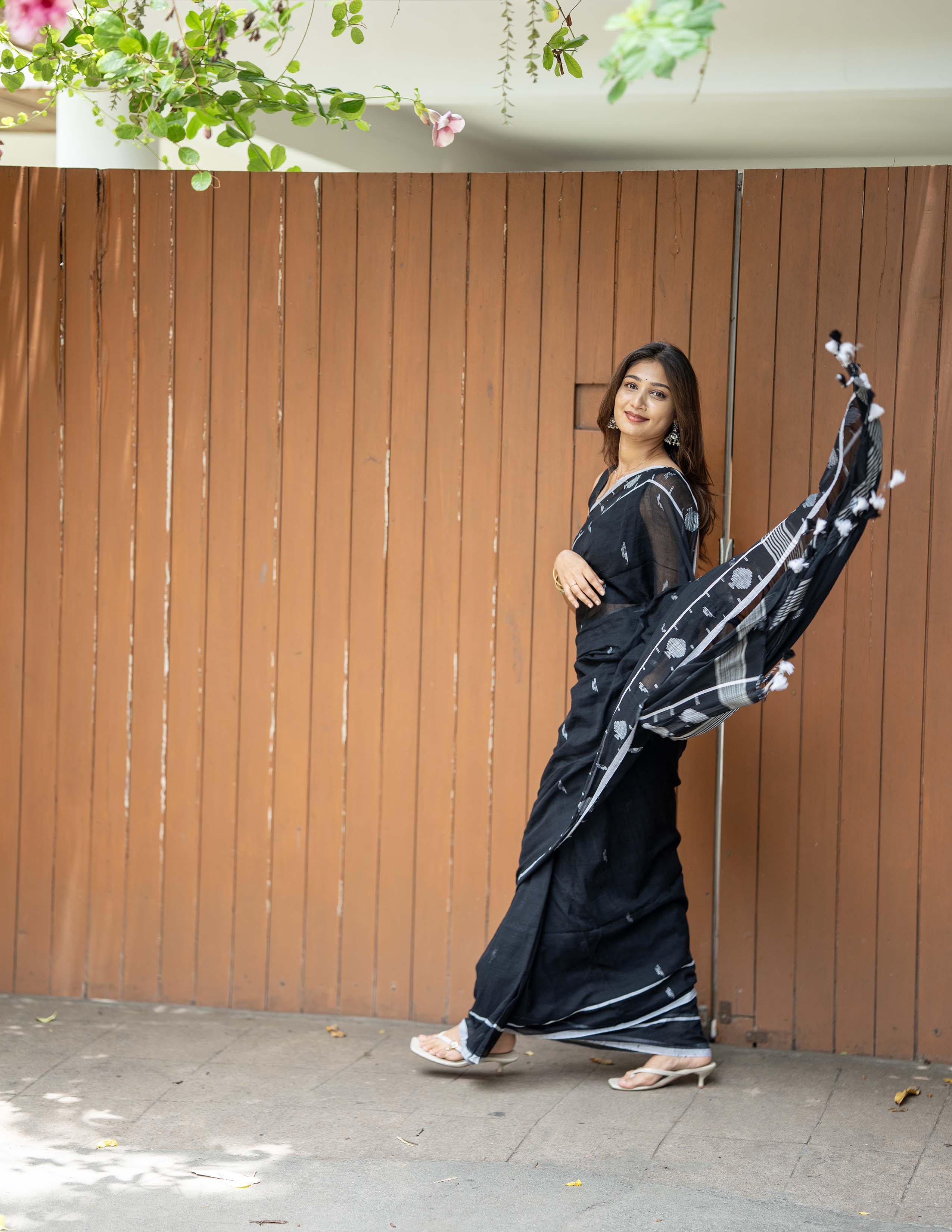 Midnight Elegance — Black Handloom Saree
