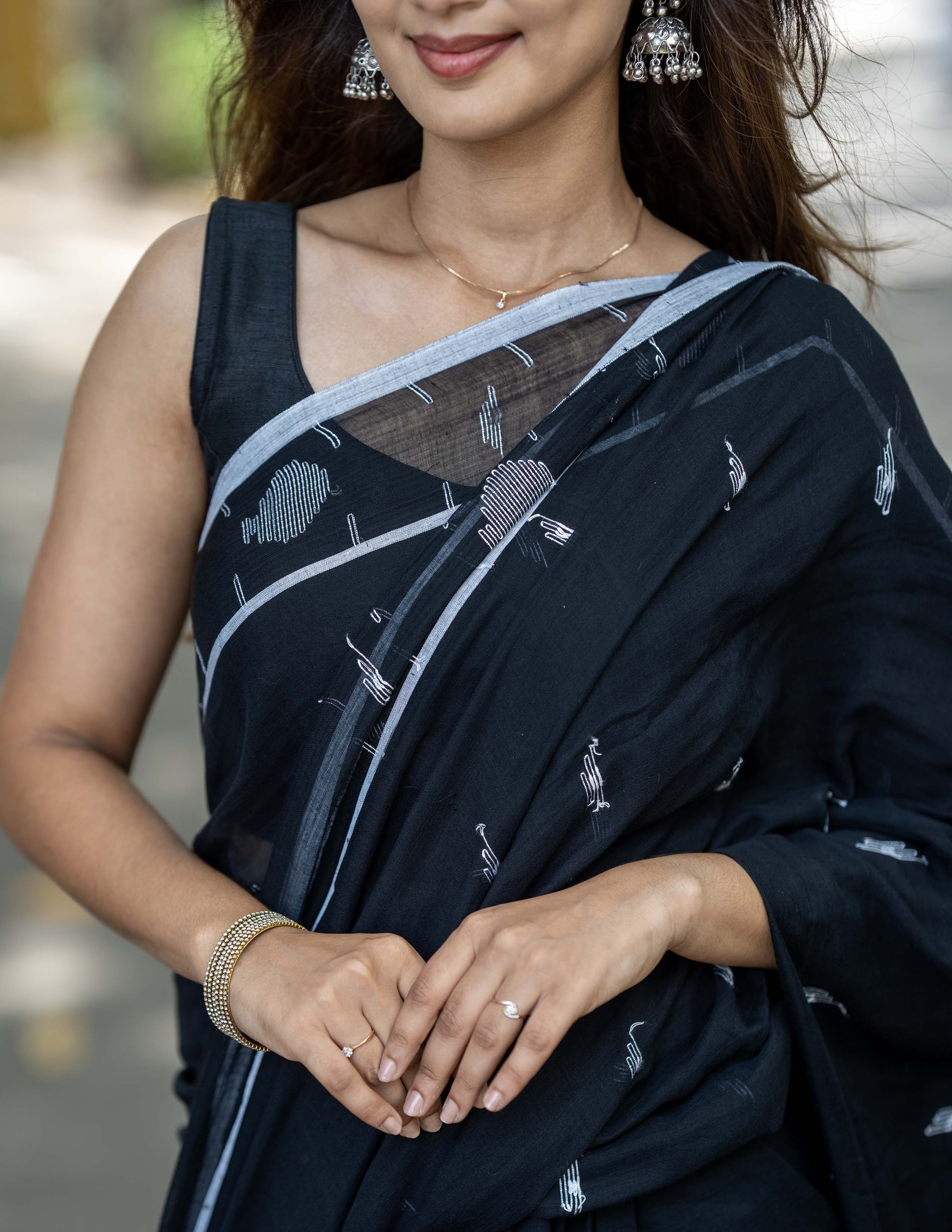 Midnight Elegance — Black Handloom Saree