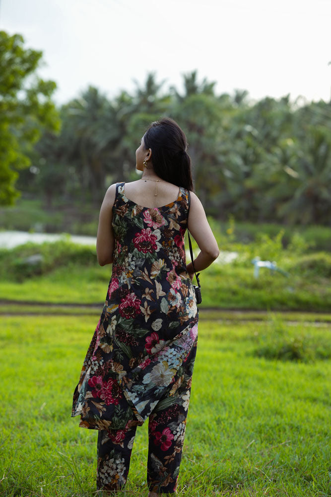 Black floral Coord Set (Sleeve attached inside)