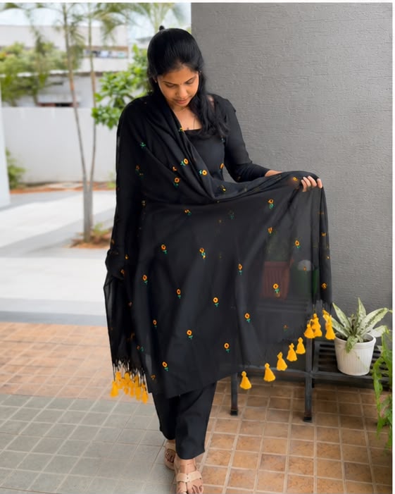 Kiara Embroidered Cotton 3piece Set